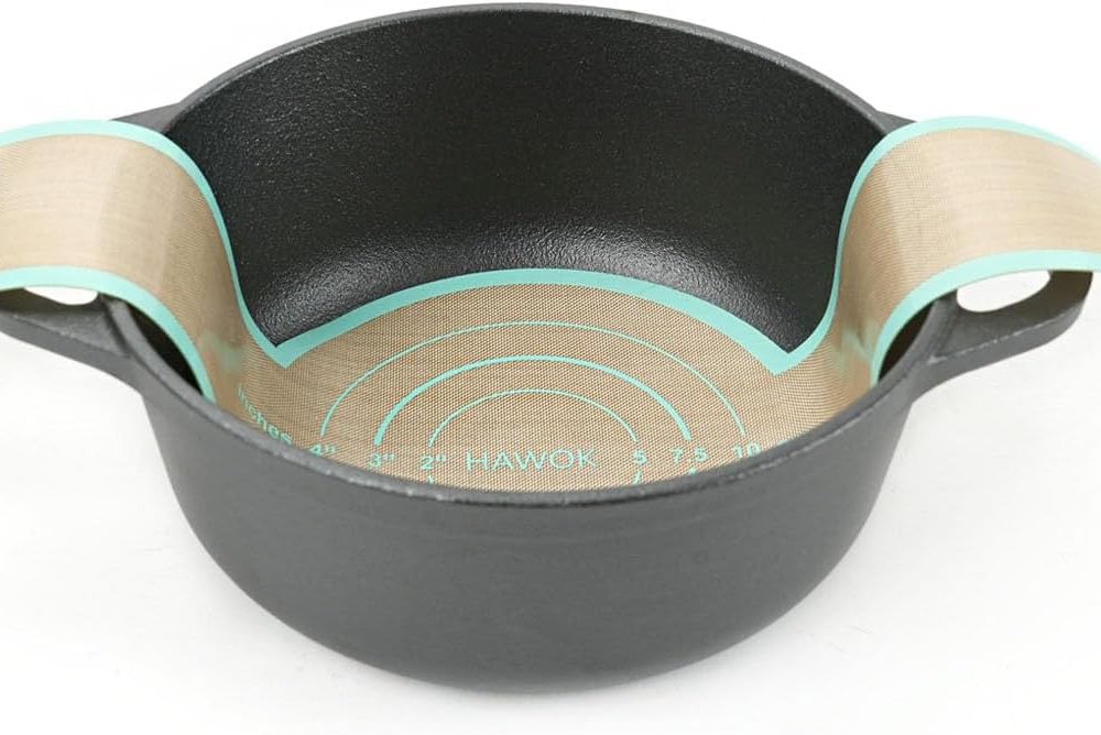 HAWOK Cast Iron Pre-seasoned Mini Dutch oven Dia. 18 cm/7 inch 1.5 Quart with Silicone Bread Sling Black - Image 5